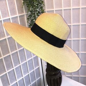 New Beautiful Tan Women's Wide Brim Sun Hat with Black Band from D&Y. OSFM.